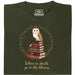 When in doubt, go to the library - Vista principale T-Shirt Verde Scuro