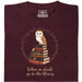 When in doubt, go to the library - Vista principale T-Shirt Rosso Scuro