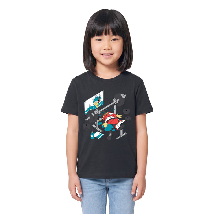 Karpador im Gym - Kindershirt Model Mädchen 2