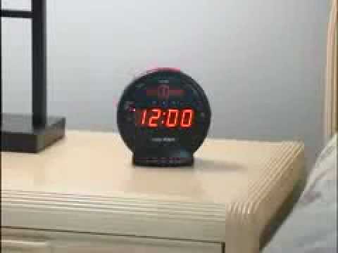 Geemarc Sonic Bomb alarm clock with vibration - Extra loud alarm for the hearing impaired getDigital Geemarc Sonic Bomb alarm clock with vibration - Extra loud alarm for the hearing impaired getDigital