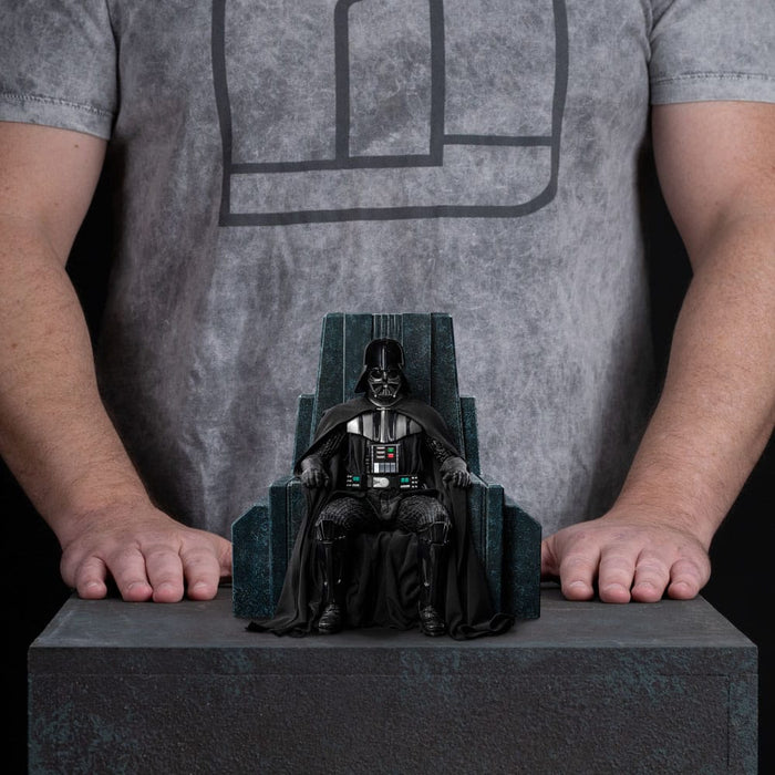 Star Wars statua di Darth Vader sul trono